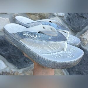 Crocs Classic Platform Glitter Sandals Sz 10 Silver Flip Flops Cushioned Comfort